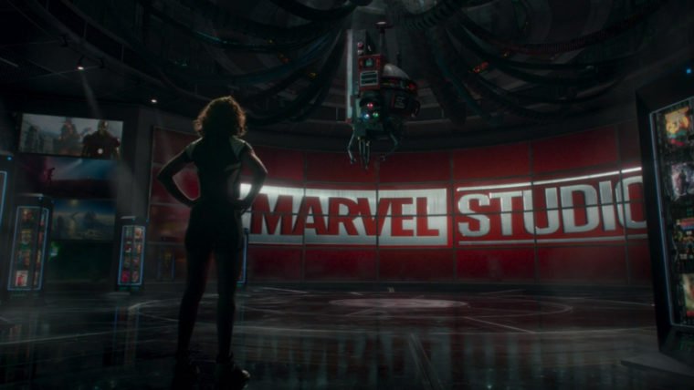 Mulher-Hulk encara o K.E.V.I.N. do Marvel Studios